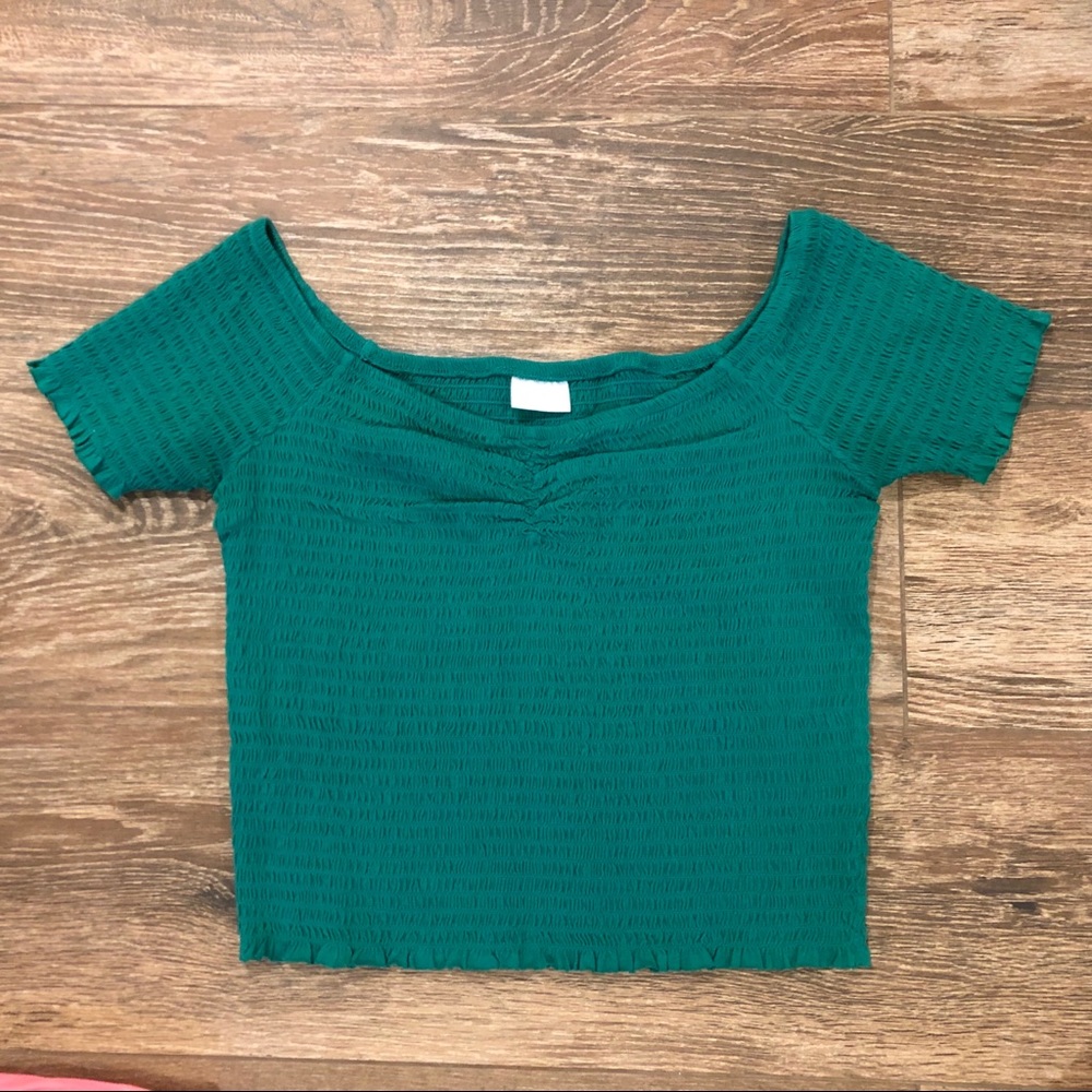 Cute simple green scrunched up crop top